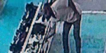 Camide Ayakkabı Hırsızlığı Kamerada