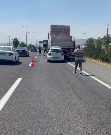 Çankırı’da Feci Kaza! Otomobil Tıra Çarptı