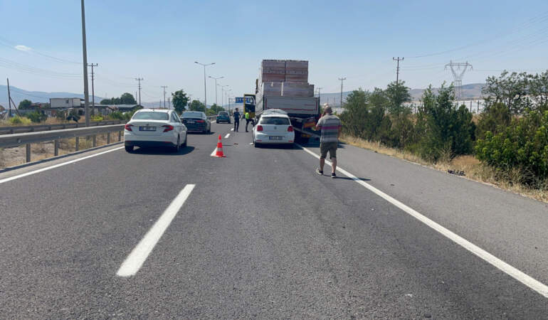 Çankırı’da Feci Kaza! Otomobil Tıra Çarptı