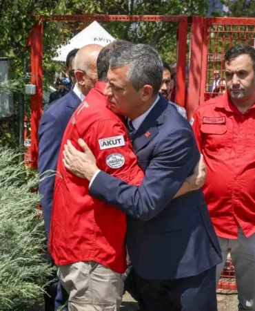 CHP Genel Başkanı Özel’den AKUT’a taziye ziyareti