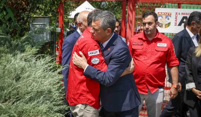 CHP Genel Başkanı Özel’den AKUT’a taziye ziyareti