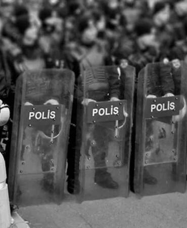 CHP’li Belediyelere Operasyona Tepkiler Çığ Gibi Büyüyor: ‘Patron Çıldırdı’, ‘Cuntanıza Teslim Olmuyoruz’