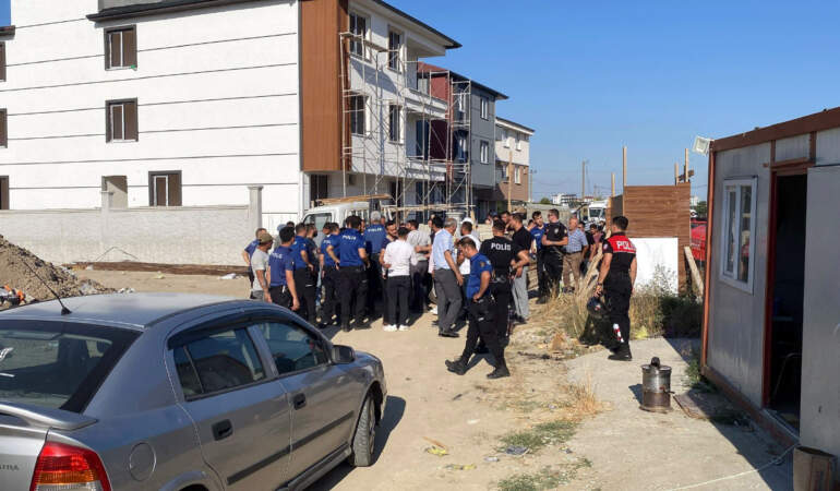 Çorlu’da Park Yeri Kavgası: 2 İşçi ve 1 Polis Yaralı, 8 Kişi Gözaltında