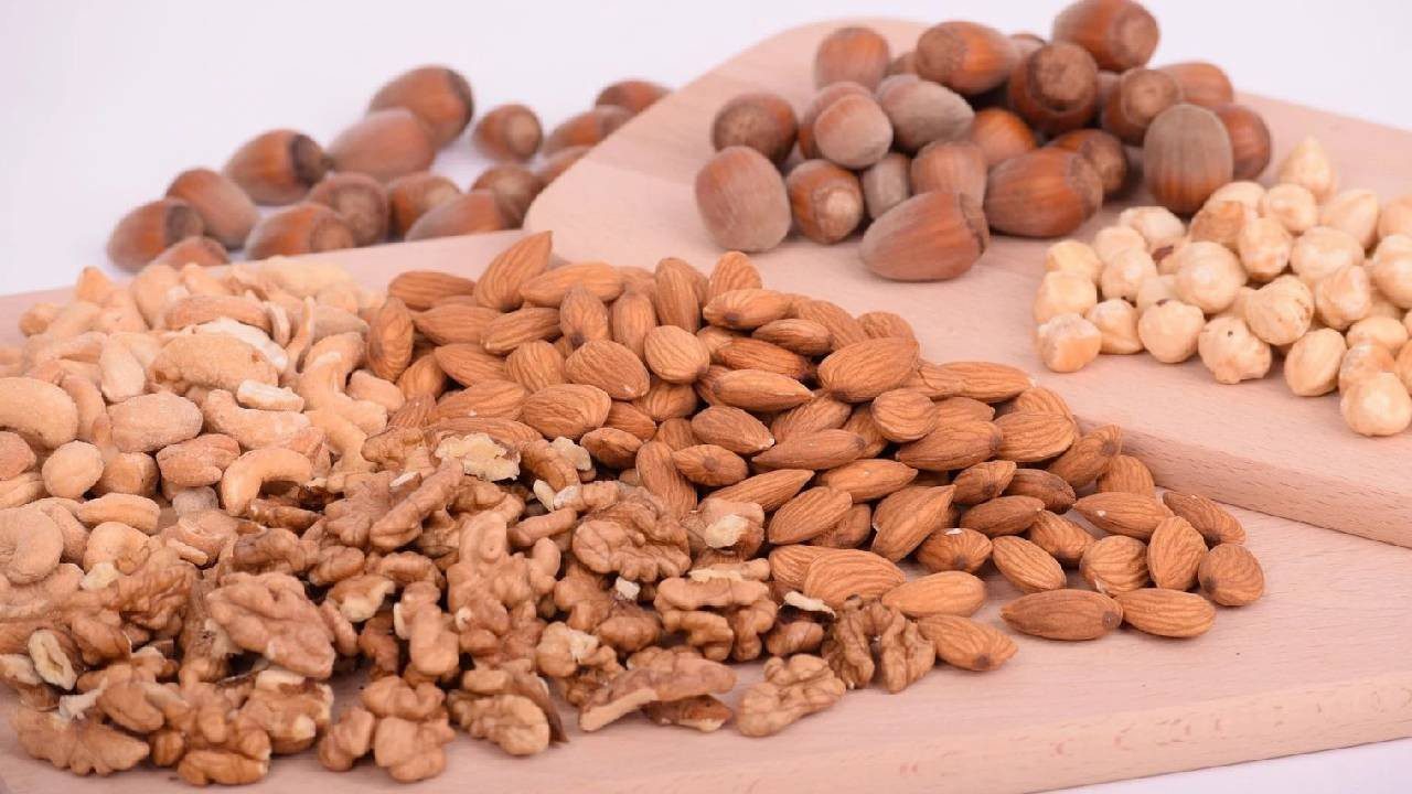 Diyet Yaparken Bu Kuruyemişleri Sakın Yemeyin! Zayıflamak İsterken Kilo Aldırıyor