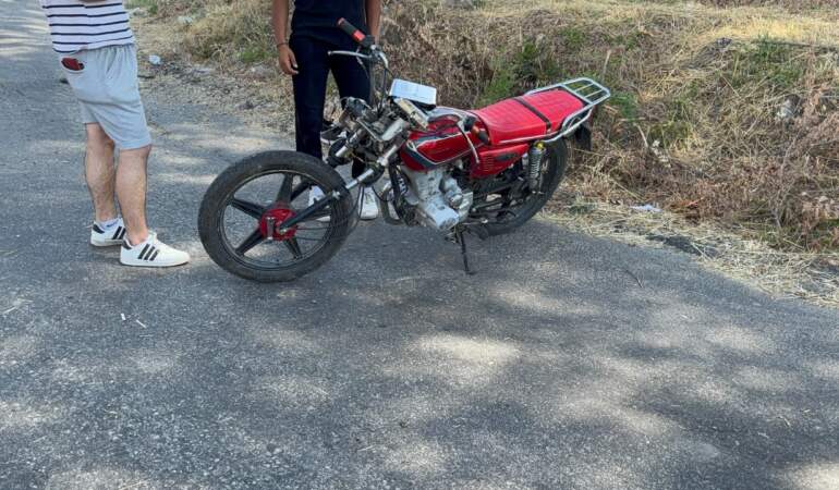 Edirne’de Korku Dolu Anlar: Motosiklet Kamyona Çarptı