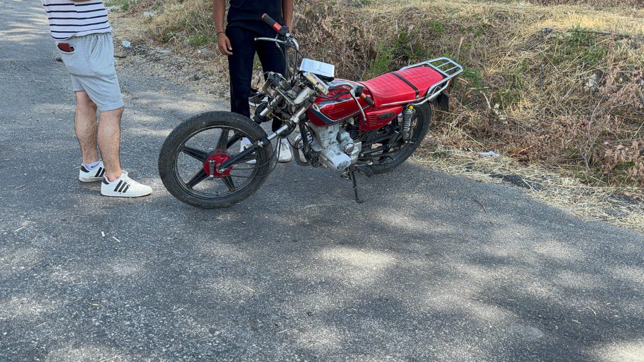 Edirne’de Korku Dolu Anlar: Motosiklet Kamyona Çarptı