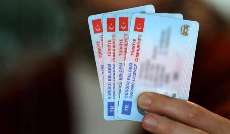 Ehliyet Yenileme İçin Son Gün! Bugünden Sonra Ücret 15 TL’den 7 Bin 438 TL’ye Fırlayacak