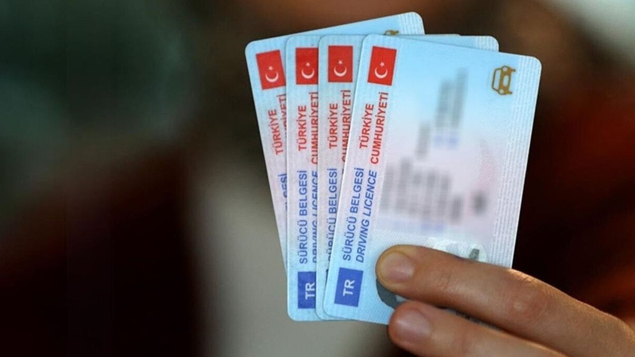 Ehliyet Yenileme İçin Son Gün! Bugünden Sonra Ücret 15 TL’den 7 Bin 438 TL’ye Fırlayacak