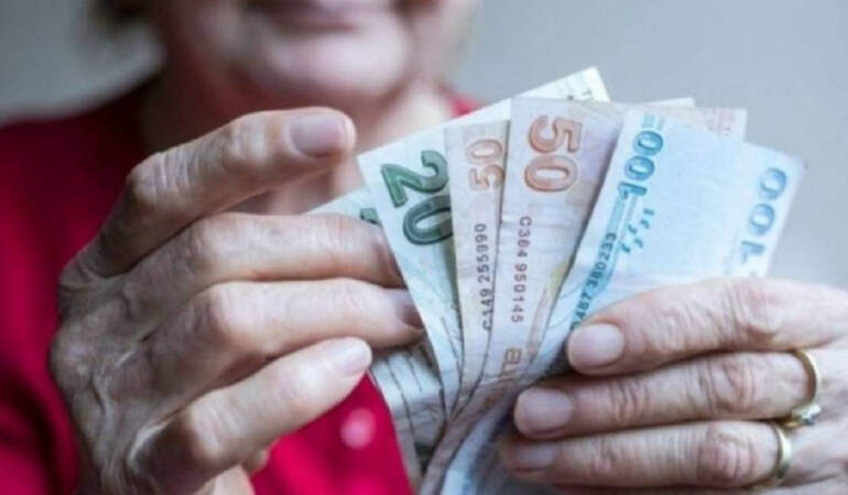 Emekliler Şokta! SGK Uzmanı İsa Karakaş Duyurdu: Emekli Maaşında Kritik Seyyanen Zam Detayı