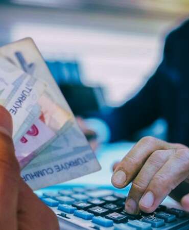 Milyonların Gözü Kritik Veride: Memur ve Emekli Maaşı Belli Olacak! Zamlı Maaş Ne Zaman Yatacak?