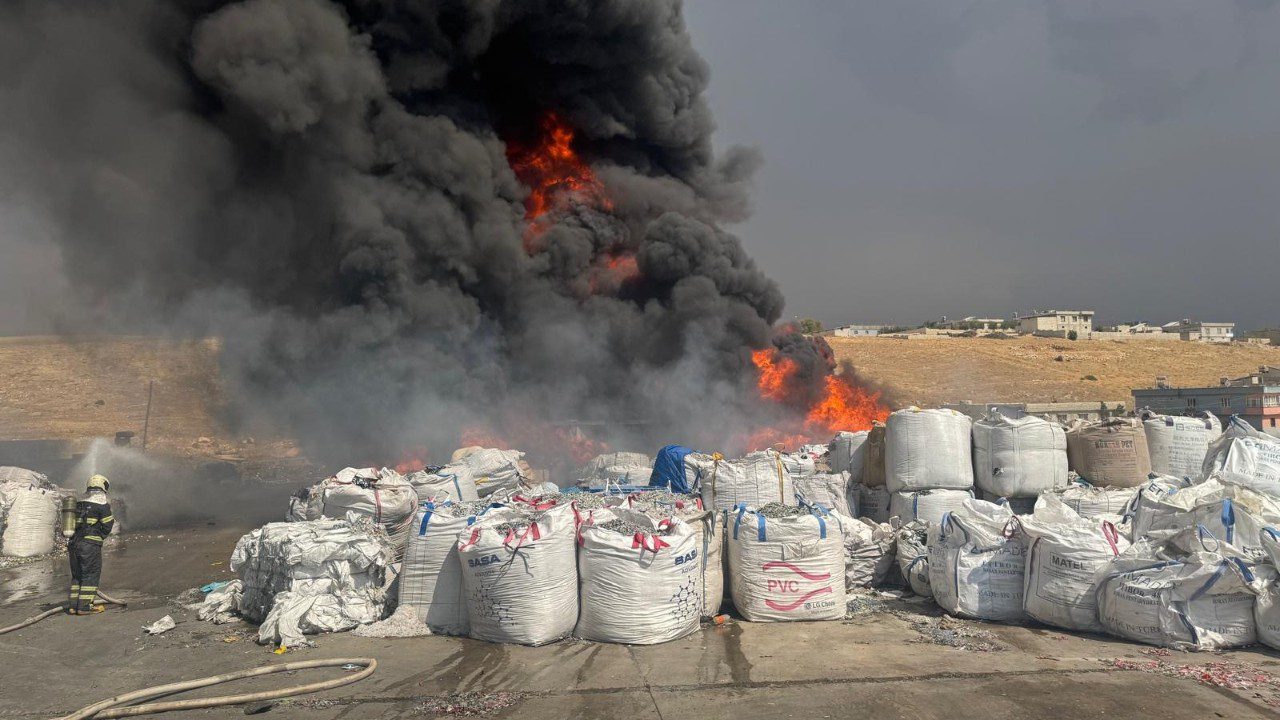 Gaziantep’te Geri Dönüşüm Fabrikasında Korkutan Yangın
