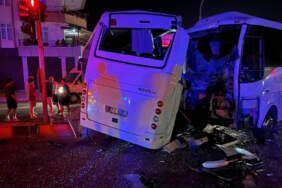 Gece Yarısı Zincirleme Kaza! Midibüsler Çarpıştı, Yaralılar Var