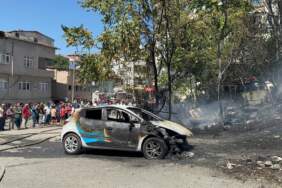 Gecekondudaki Yangın Otomobile Sıçradı
