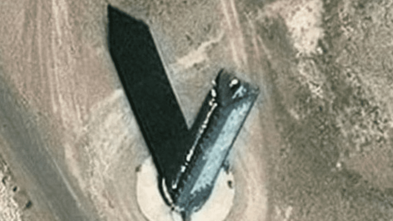 Google Haritalar’daki Gizli 51. Bölge’de Gizemli Üçgen Kule Keşfedildi