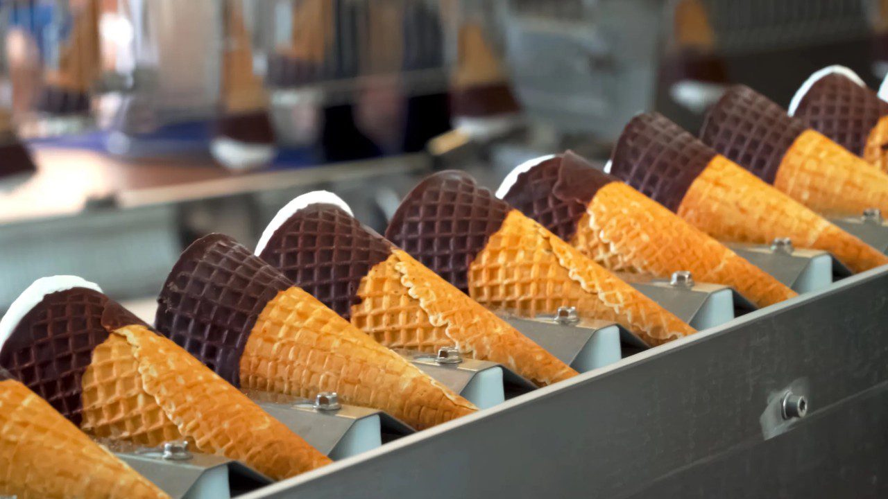 İflas Ettiği Zannediliyordu, Türkiye’nin İlk Dondurma Devi Sahalara Geri Döndü! Duyanlar Markete Akın Etti