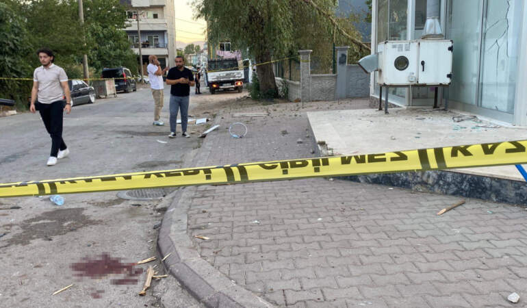 İki Aile Arasındaki Kanlı Kavga: Taş, Sopa ve Demirler Havada Uçuştu