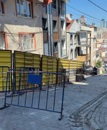 Kağıthane’de Balkon Çöktü, Bina Tahliye Edildi