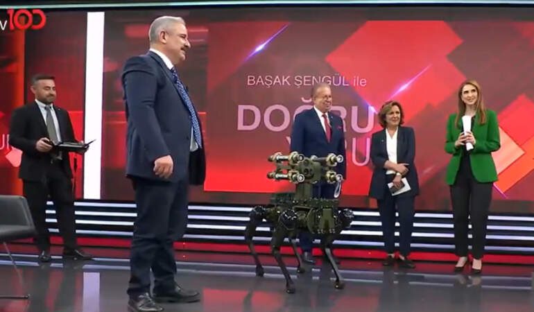 Keşif Yapıyor, Füze Atıyor, Hedefi Vuruyor! İşte Türkiye’nin İlk Silahlı Robot Köpeği