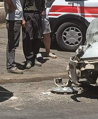 Korkunç Kaza! Otomobil, Halk Otobüsüne Çarptı: 2 Yaralı