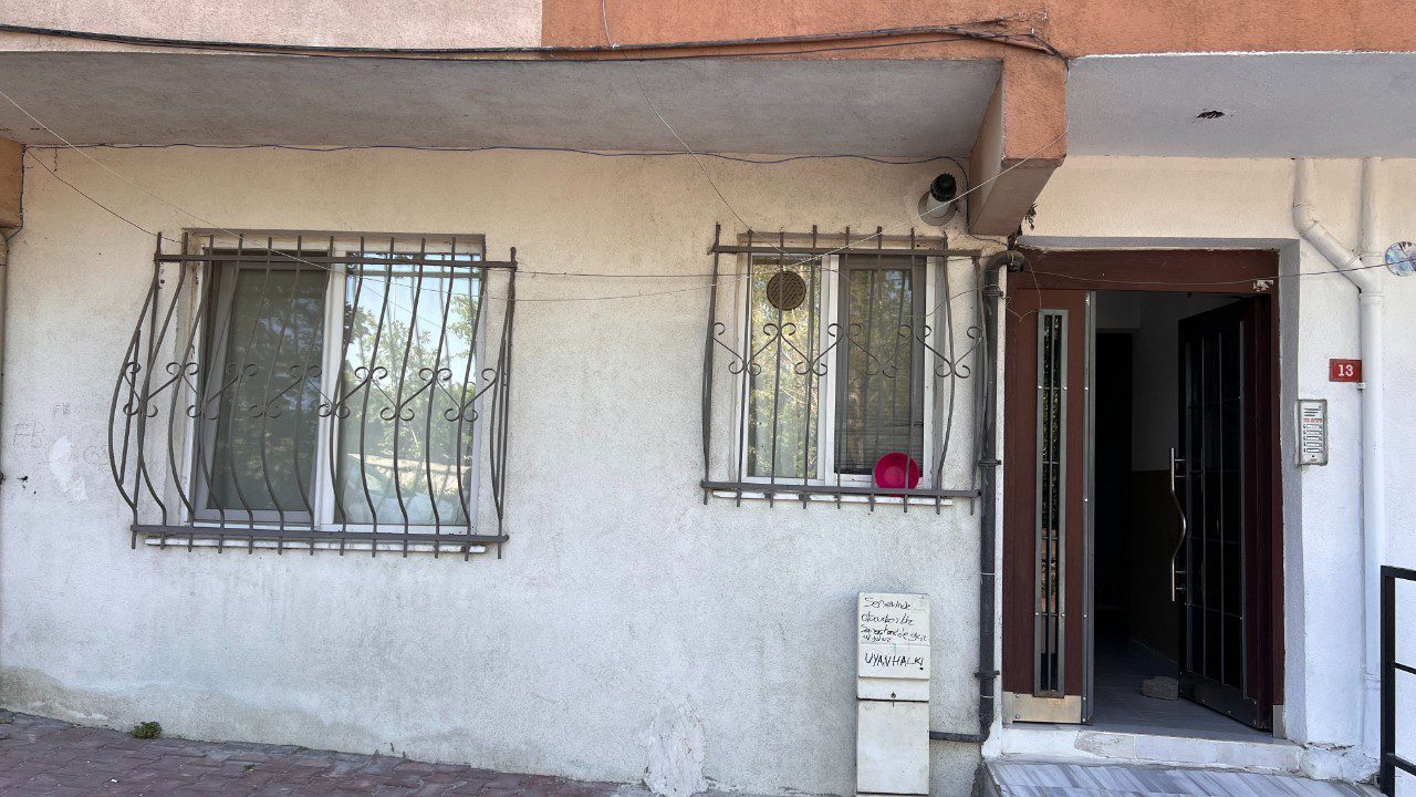 Kötü Koku Acı Gerçeği Ortaya Çıkardı: Kiracısına Ulaşamayan Ev Sahibi Hayatının Şokunu Yaşadı