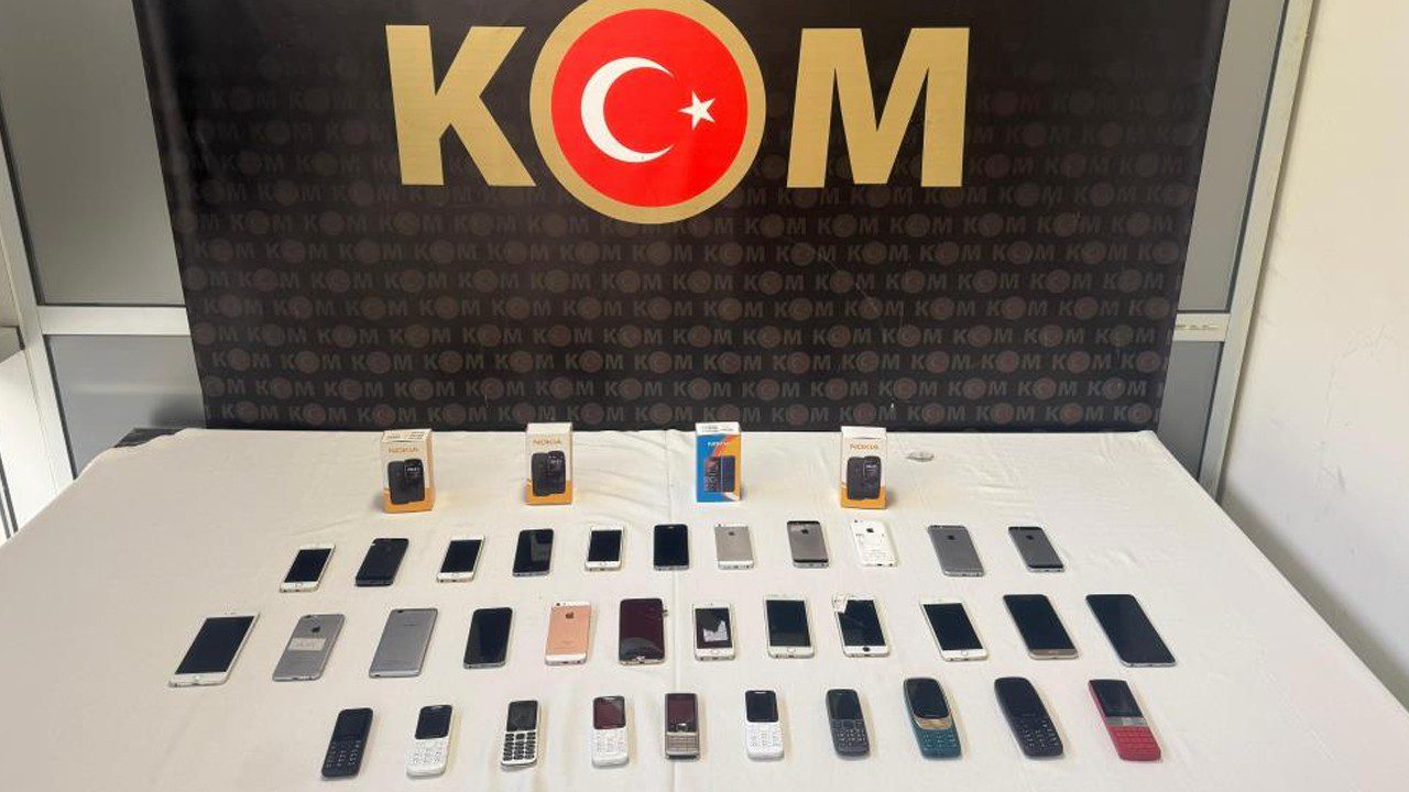 Kütahya’da 37 Gümrük Kaçağı Cep Telefonu Bulundu