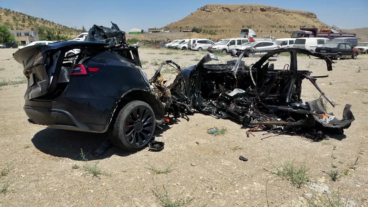 malatya-ikiye-bolunen-tesla-kazasi-8.jpg