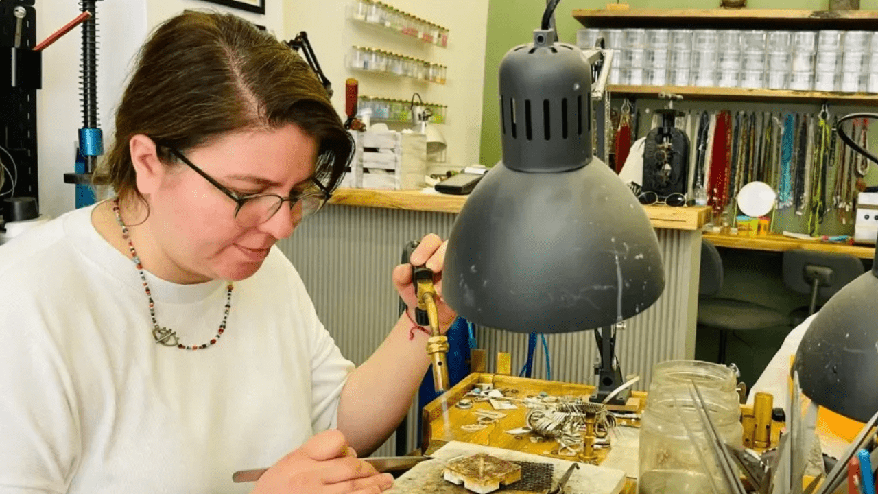 Mesleğini Bırakıp Memleketinde Tek Kadın Üretici Oldu: Ürünleri Yok Satıyor, Taleplere Yetişemiyor