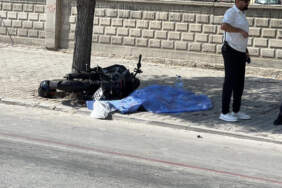 Motosiklet Önce Bisikletliye Ardından Ağaca Çarptı: 2 Kişi Hayatını Kaybetti