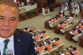 Antalya Büyükşehir Meclisi’nde Gergin Toplantı: Sloganlar ve Alkışlar Yükseldi