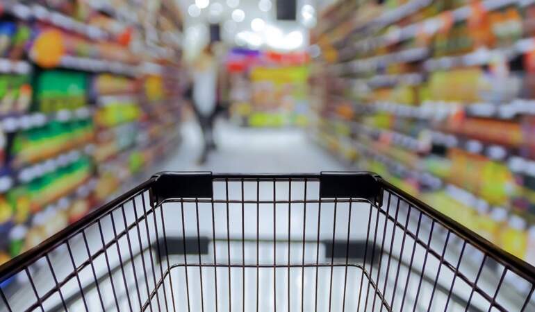 Ne 50 Ne 100! 700 Mağazası Birden Kapandı: Perakende Devinin İflası Piyasada Tüm Dengeleri Değiştirdi
