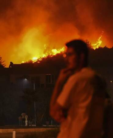Ormanlarımız Alev Alev Yanıyor! İzmir, Hatay ve Manisa’da Yangınla Mücadele Sürüyor, Binlerce Kişi Tahliye Edildi