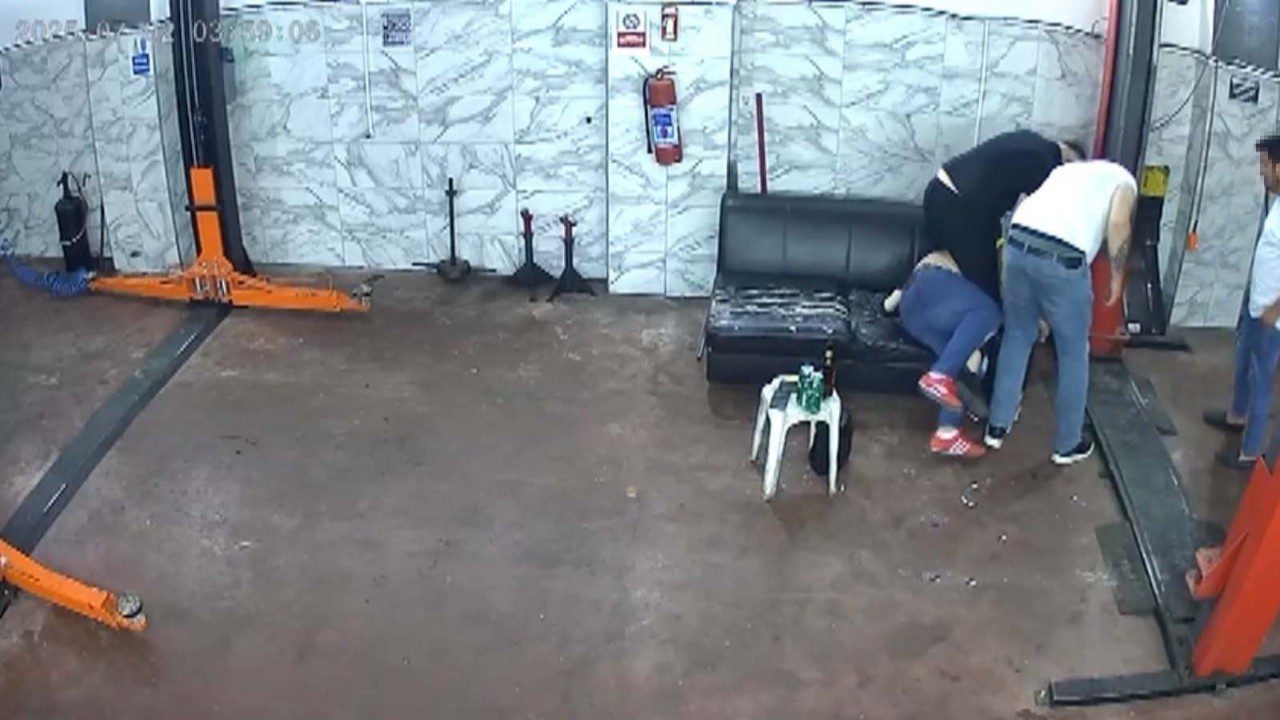 Oto Tamircide Levyeli Dehşet! Saniye Saniye Kaydedildi