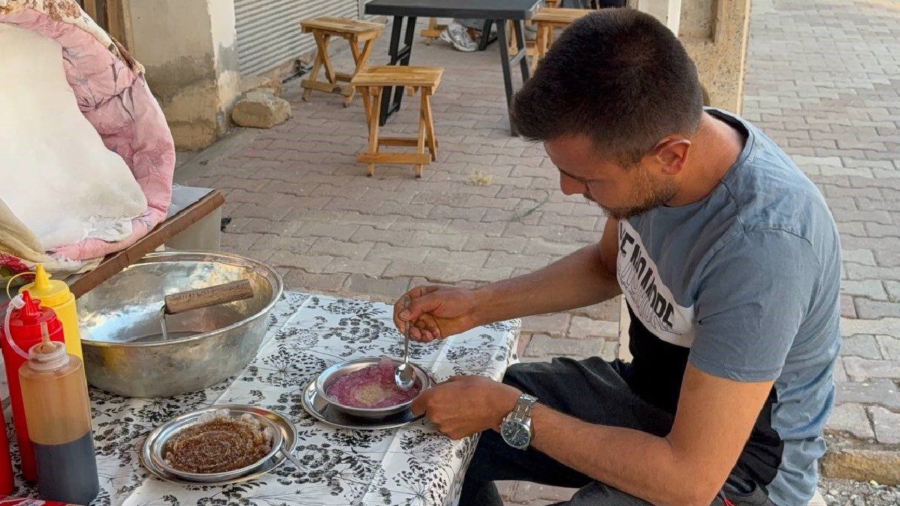 Pamuklara Sarıp Getiriyorlar, Tabak Tabak Satıp Serinletiyorlar! Az Yiyen Mest, Çok Yiyen Hasta Oluyor