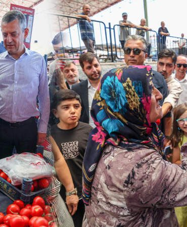 Pazarcının Sözleri Tüm Türkiye’yi Ağlatacak! Özel’e Bu Sözlerle İsyan Etti: ‘Akşam Gelin, Ağlama Sesleri Duyarsınız’