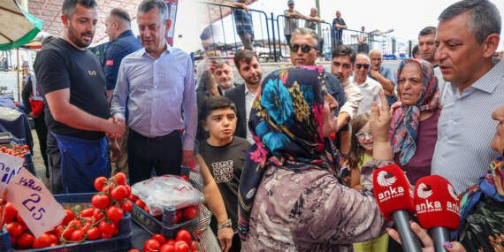 Pazarcının Sözleri Tüm Türkiye’yi Ağlatacak! Özel’e Bu Sözlerle İsyan Etti: ‘Akşam Gelin, Ağlama Sesleri Duyarsınız’