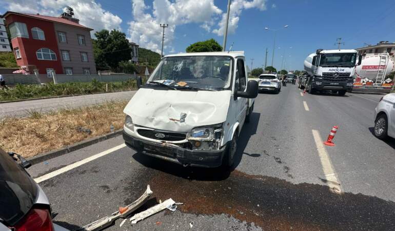 Samsun’da Zincirleme Kaza: 2 Kişi Yaralandı, Yol Trafiğe Kapandı
