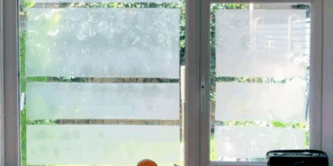 Sıcak Havalarda Evi Serinletmenin Ucuz ve Sıra Dışı Yöntemi: Penceleri Bakın Neyle Kaplamak Gerekiyormuş