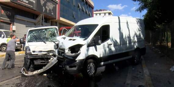 Sultanbeyli’de Kamyonet ile Hafif Ticari Araç Çarpıştı! 2 Kişi Yaralandı