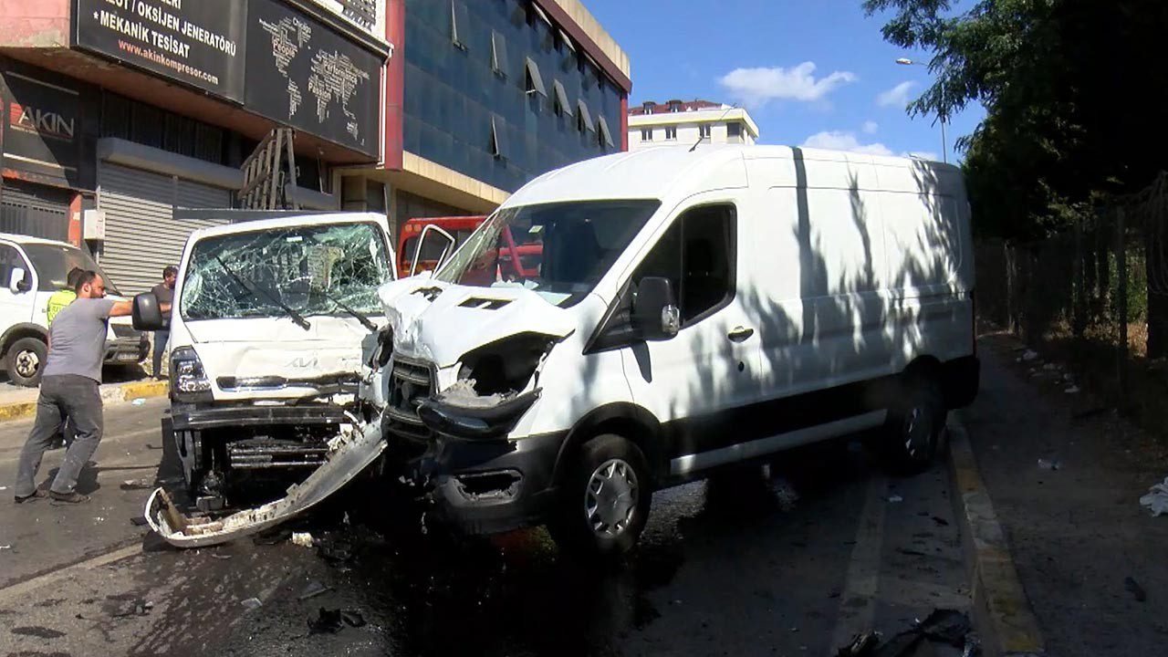 Sultanbeyli’de Kamyonet ile Hafif Ticari Araç Çarpıştı! 2 Kişi Yaralandı