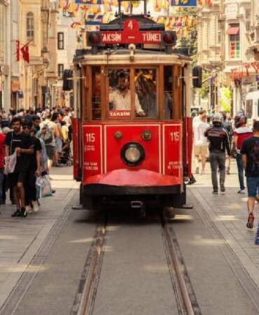 Taksim’in Göbeğindeki 58 Yıllık Restoran İflasın Eşiğinde: Beyoğlu’nun Efsanesiydi