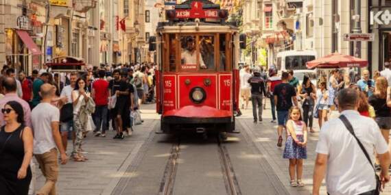 Taksim’in Göbeğindeki 58 Yıllık Restoran İflasın Eşiğinde: Beyoğlu’nun Efsanesiydi