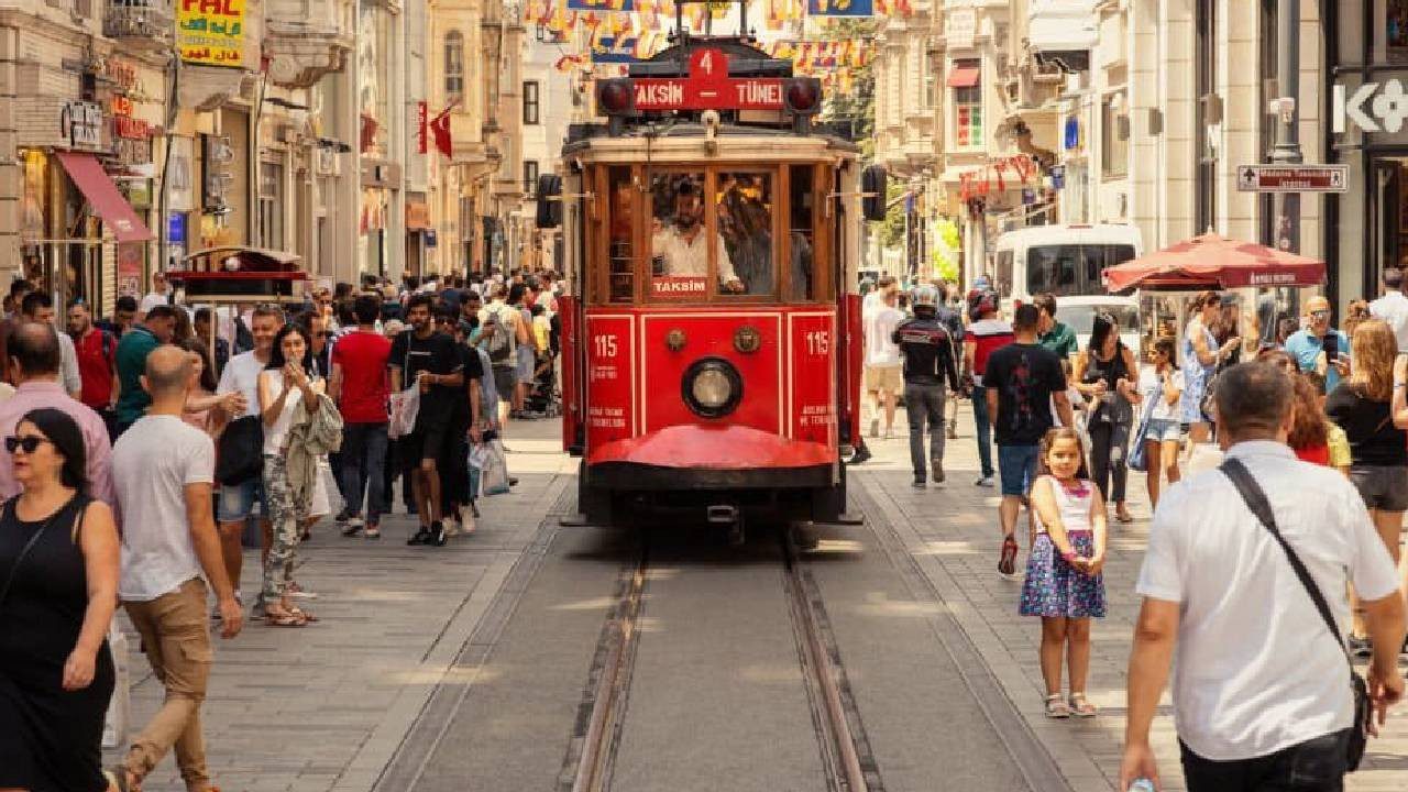 Taksim’in Göbeğindeki 58 Yıllık Restoran İflasın Eşiğinde: Beyoğlu’nun Efsanesiydi
