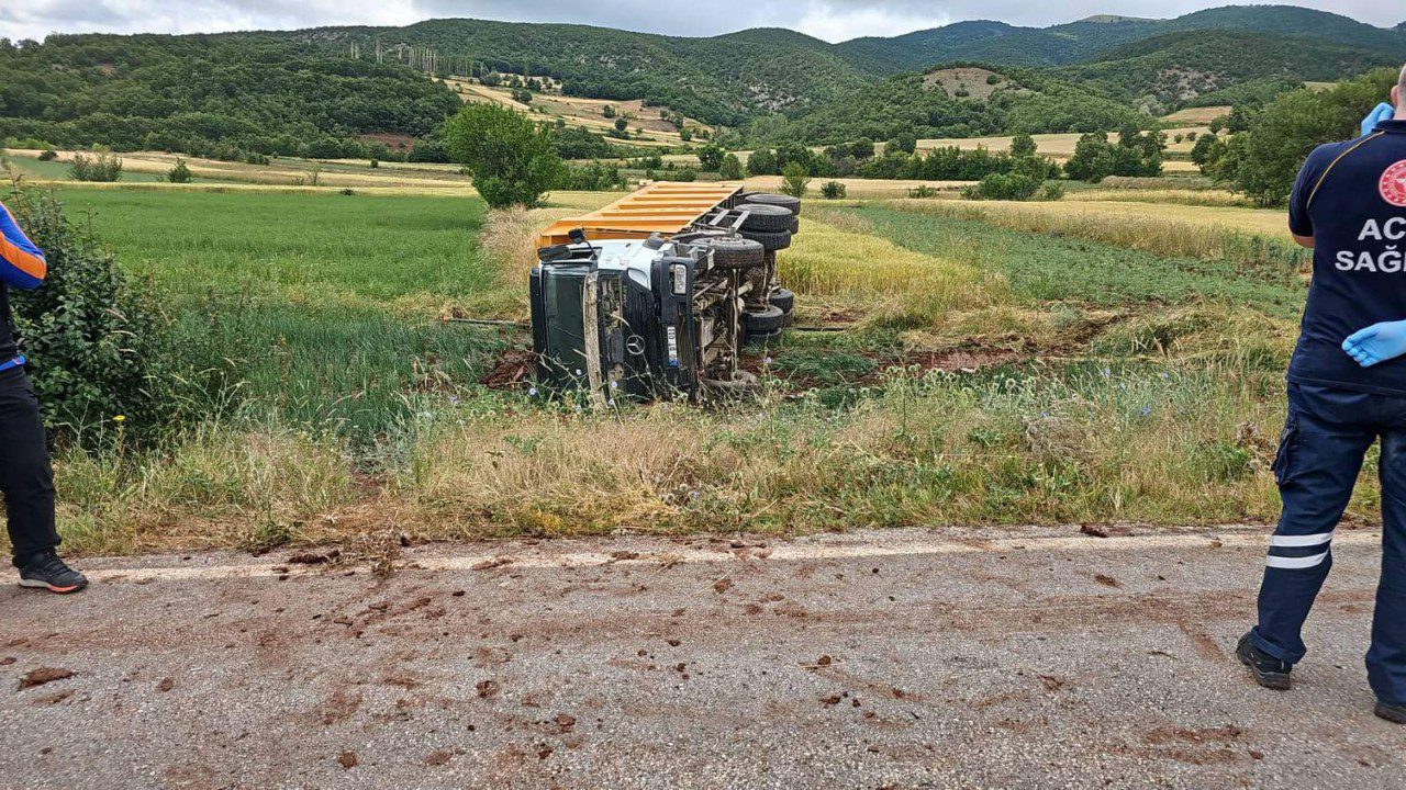 Tokat’ta Feci Kaza: Kamyon Şarampole Yuvarlandı, Sürücü Hayatını Kaybetti
