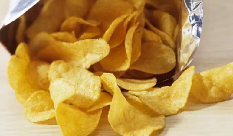 Türkiye’de de Satılan Ünlü Cips Markasının İçinden Çıktı: Raflardan Acil Toplatılıyor