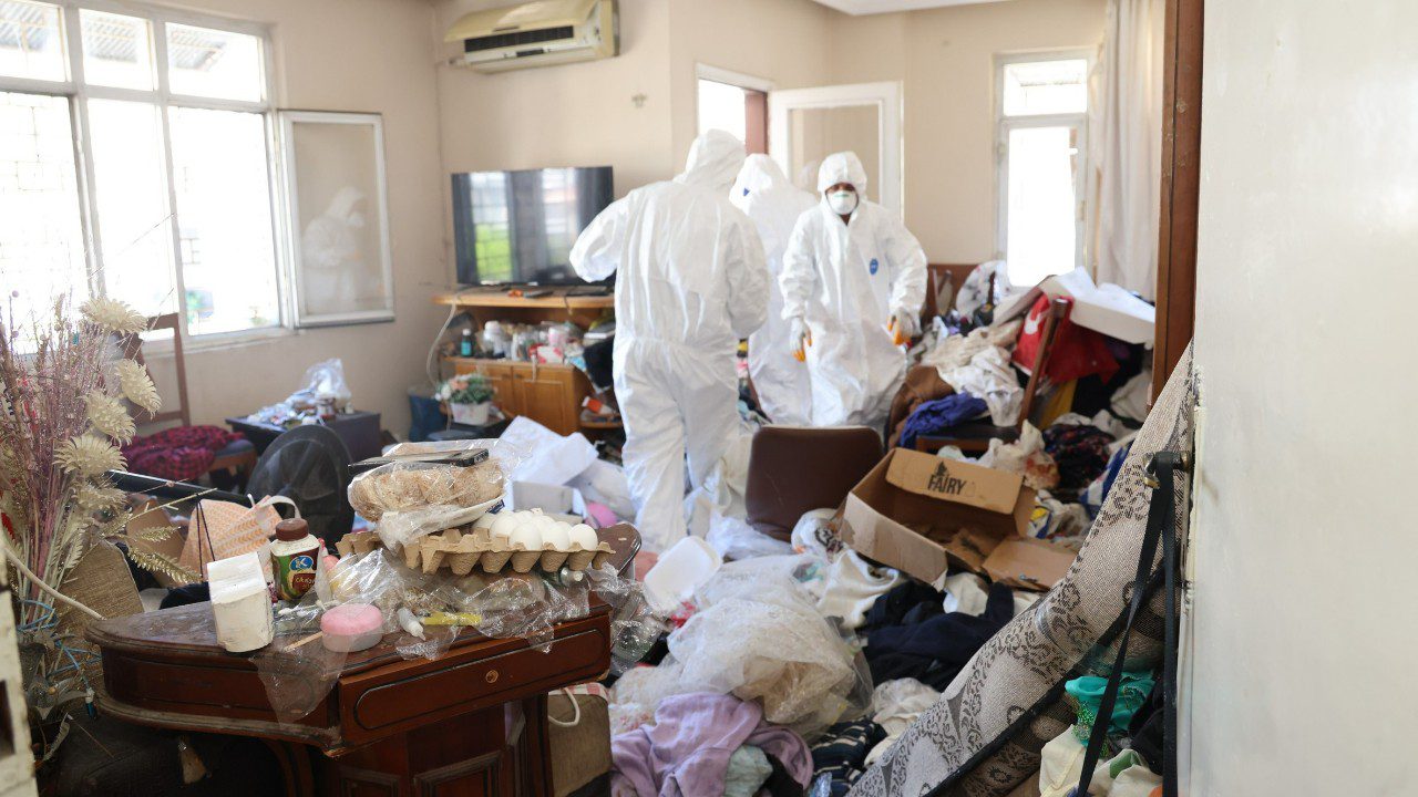 Üçüncü Kez Temizlenen Çöp Evden 6 Ton Atık Çıktı