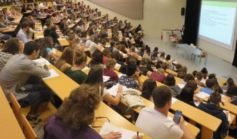 ÜNİVERSİTE KAYIT TARİHLERİ 2025-2026: Üniversite Kayıtları Ne Zaman, Nasıl Yapılır? İşte Kayıt İçin Gerekli Belgeler