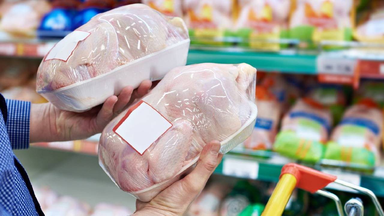 Ünlü Tavuk Markasının İçinde Tespit Edildi: Marketlerde Satışı Durduruldu