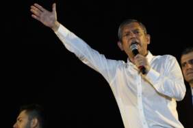 Vatandaşlar Zeydan Karalar İçin Mitinge Akın Etti! Özgür Özel’den Adana’da ‘Siyasi Darbe’ Çıkışı