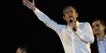 Vatandaşlar Zeydan Karalar İçin Mitinge Akın Etti! Özgür Özel’den Adana’da ‘Siyasi Darbe’ Çıkışı