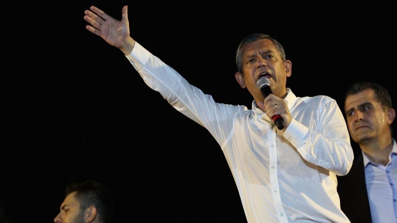 Vatandaşlar Zeydan Karalar İçin Mitinge Akın Etti! Özgür Özel’den Adana’da ‘Siyasi Darbe’ Çıkışı